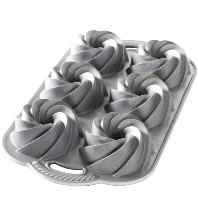 Bakeform Heritage Bundtlette Cakes - Nordic Ware