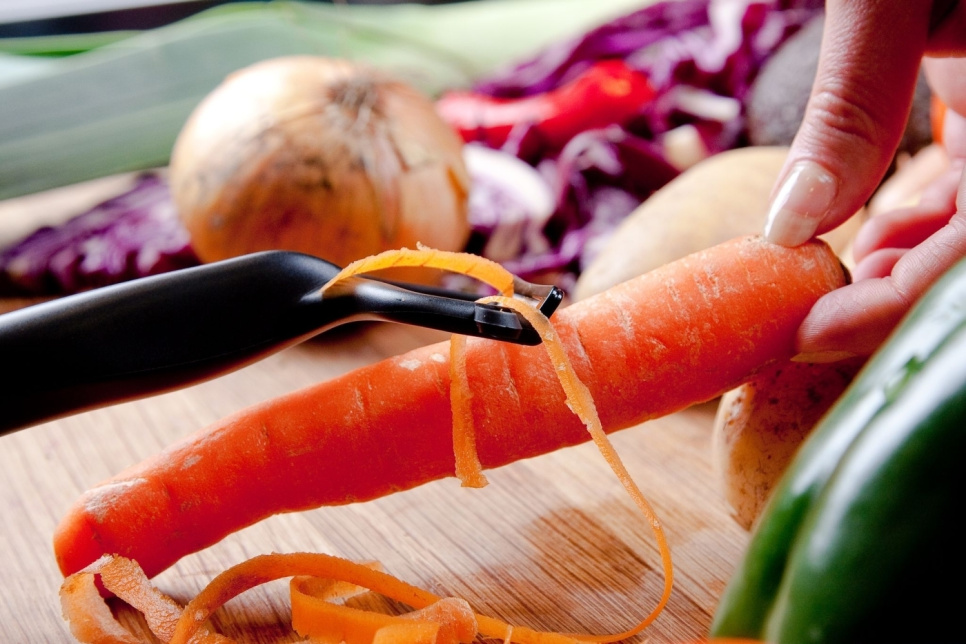 Keramisk skreller, T-modell, svart - Kyocera