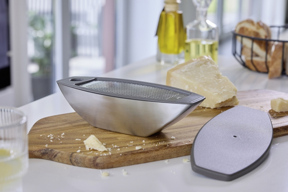 Parmesanrivjern med beholder - Zack