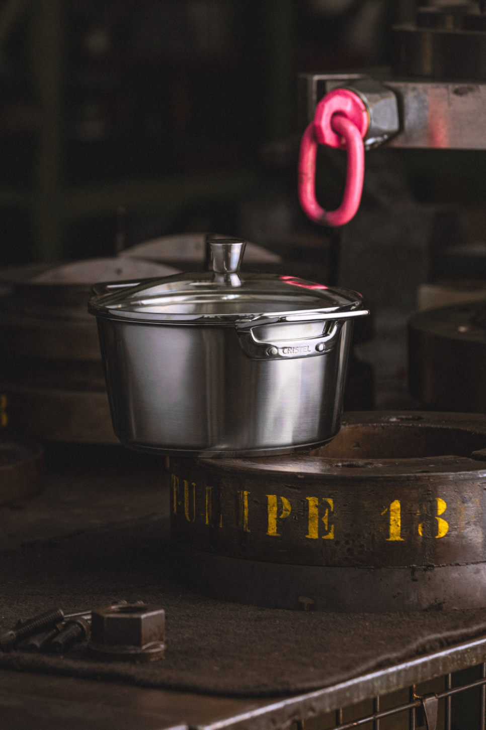 Gryte i rustfritt stål med to ører og glasslokk, 1826 - Cristel Gryte i rustfritt stål med to ører og glasslokk, 1826 - Cristel