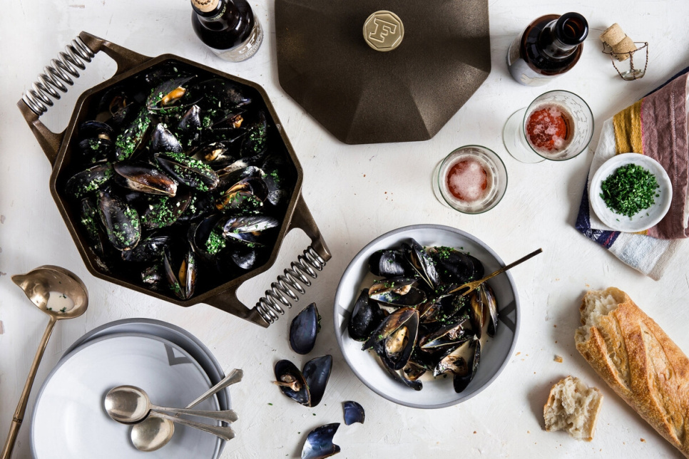 Støpejernsgryte med lokk, nederlandsk oveen 5QT, 4.7L - Finex Støpejernsgryte med lokk, nederlandsk oveen 5QT, 4.7L - Finex