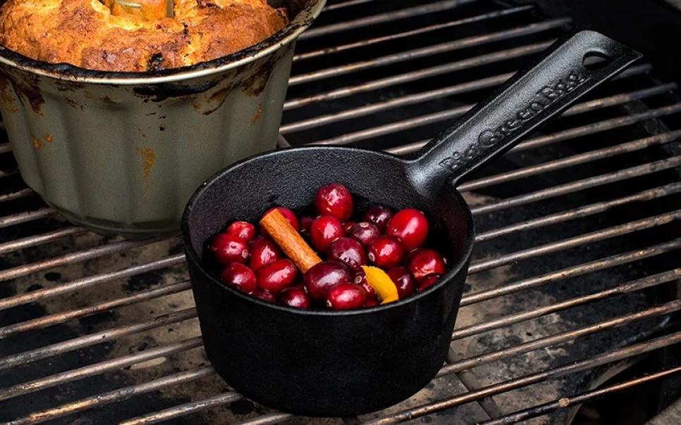 Støpejernspanne med pensel - Big Green Egg