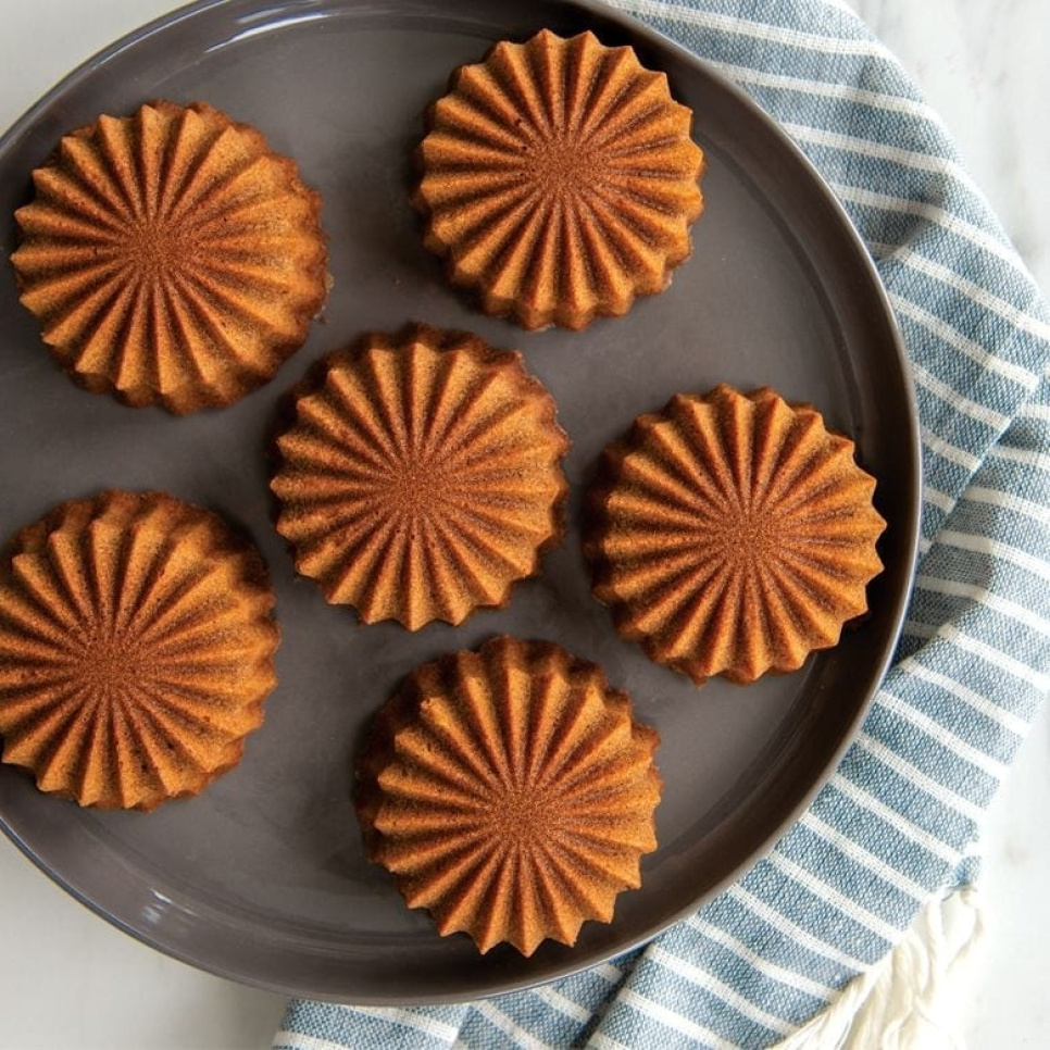 Bakeform Ruffled Medaljong, kobber - Nordic Ware