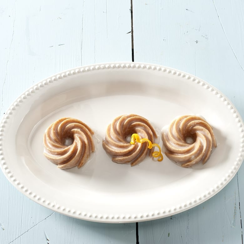 Bakeform Heritage Bundtlette Cakes - Nordic Ware