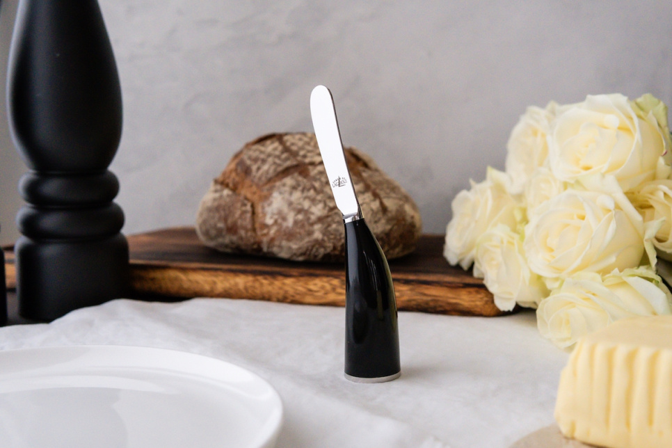 Smørkniv med skaft i mørkt horn, Lou Bure - Forge de Laguiole Smørkniv med skaft i mørkt horn, Lou Bure - Forge de Laguiole