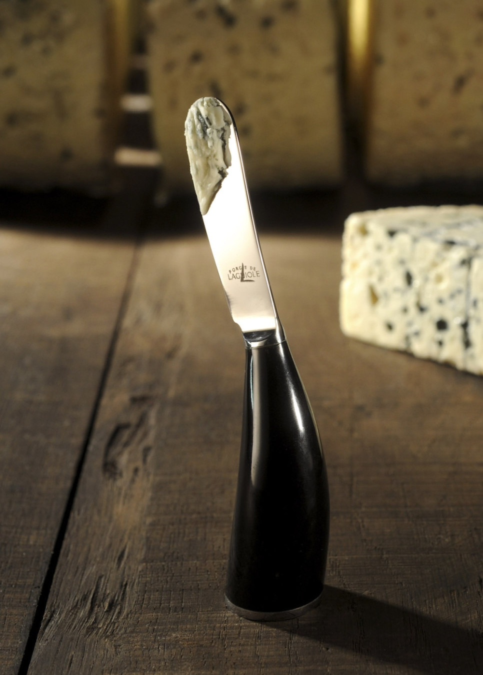 Smørkniv med skaft i mørkt horn, Lou Bure - Forge de Laguiole Smørkniv med skaft i mørkt horn, Lou Bure - Forge de Laguiole