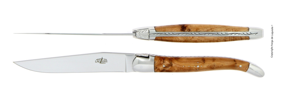 To kniver, Håndtak av En, polert, Tradisjon - Forge de Laguiole i gruppen Borddekking / Bestikk / Kniver hos The Kitchen Lab (1446-32890)