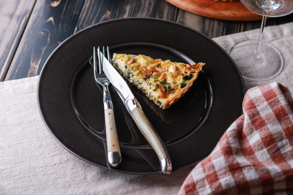 Seks kniver, lyst hornskaft, polert, Tradition - Forge de Laguiole