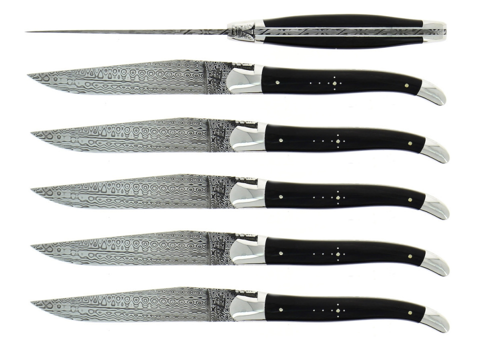 Seks kniver, skaft i mørkt horn, damascenert, Collection - Forge de Laguiole i gruppen Borddekking / Bestikk / Kniver hos The Kitchen Lab (1446-32914)