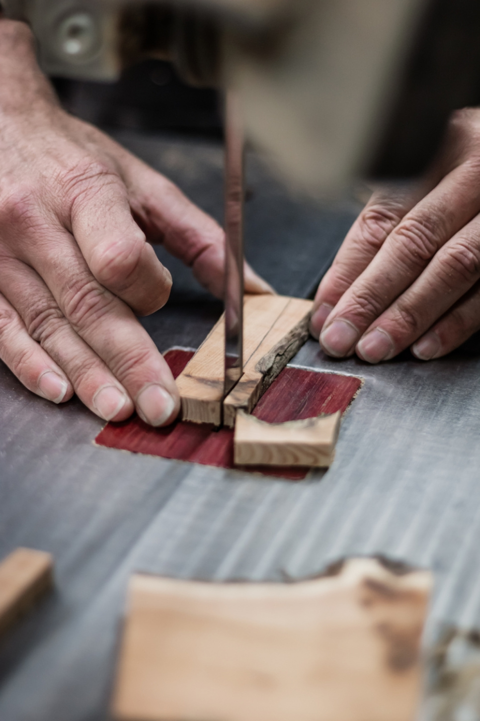Sommelierkniv i tre fra eikefat, damaskert med dekor, Collection - Forge de Laguiole