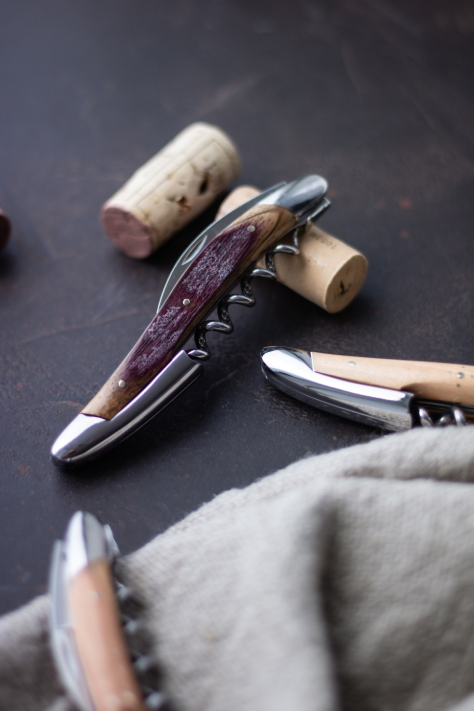 Sommelierkniv i tre fra eikefat, polert, tradisjon - Forge de Laguiole