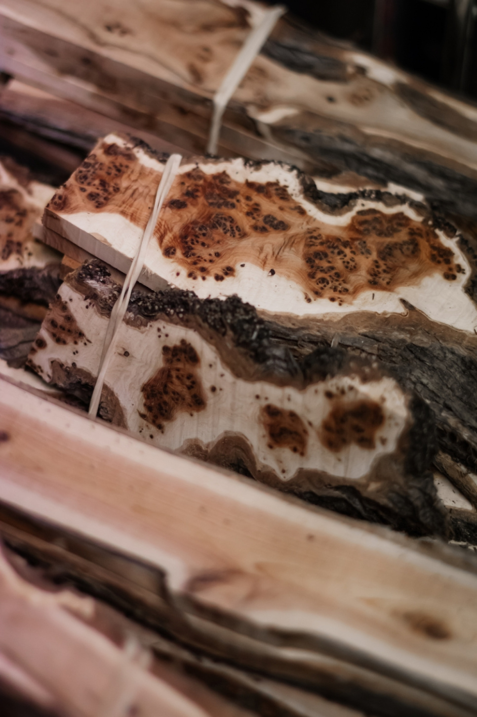 Sommelierkniv laget av tre, damascenert med dekor, Collection - Forge de Laguiole