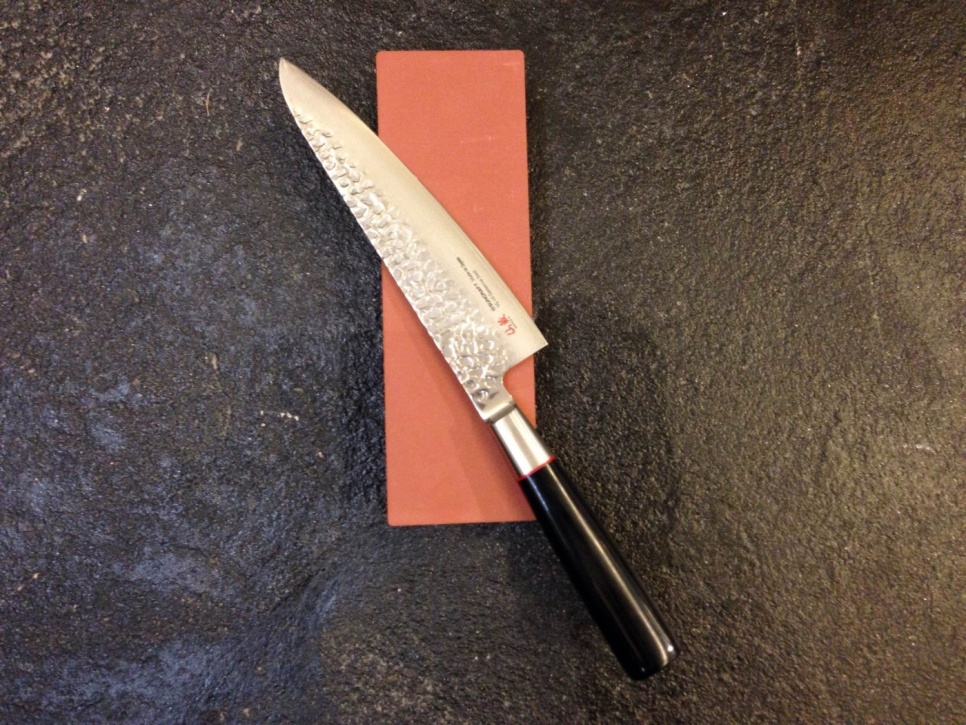 Slipekurs med våt bryne, trinn 1 i gruppen Matlaging / Kjøkkenkniver / Knivstell / Annen knivstell hos The Kitchen Lab (1450-13634)