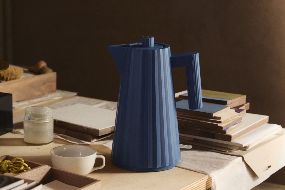 Vannkoker, Plissé, Blå - Alessi - 1,7 liter