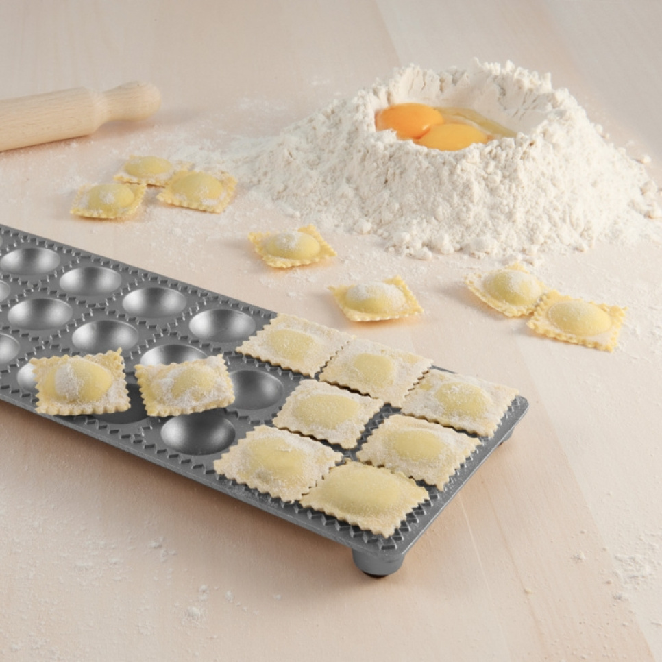 Ravioli-form med kjevle, 24 deler - Eppicotispai Ravioli-form med kjevle, 24 deler - Eppicotispai