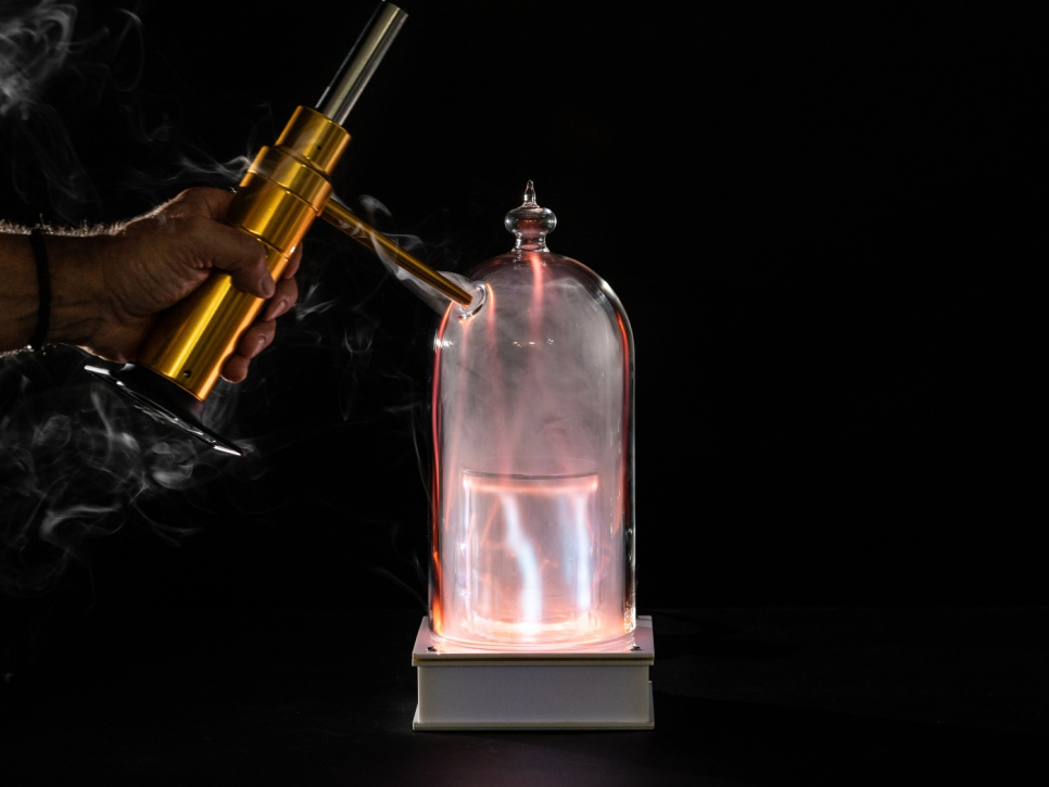 Glasskuppel med neonfylling for Tesla - 100 % Chef Glasskuppel med neonfylling for Tesla - 100 % Chef