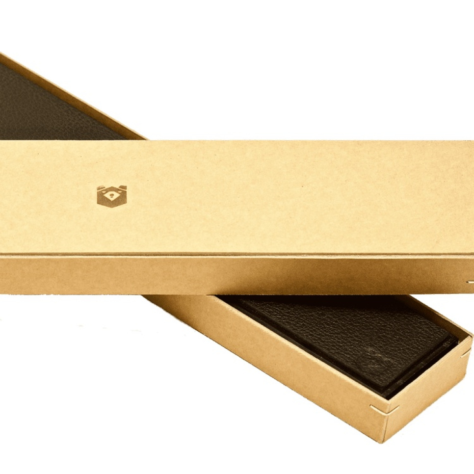 Knivlist i svart skinn, svart eik - Piotr The Bear Knivlist i svart skinn, svart eik - Piotr The Bear