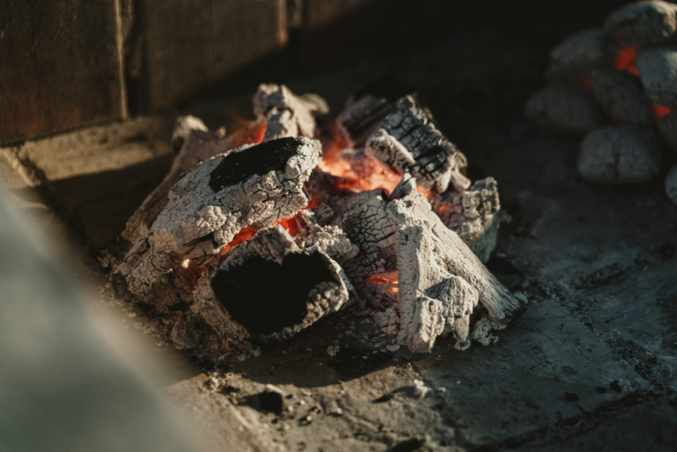 Grillkull, Chunx XL - Hardwood Lump Charcoal, 15,88 kg - Jealous Devil Grillkull, Chunx XL - Hardwood Lump Charcoal, 15,88 kg - Jealous Devil