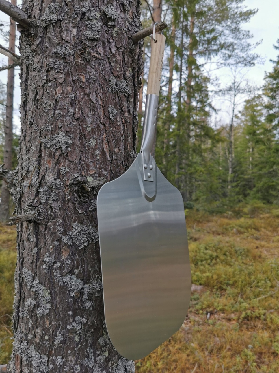 Pizzaspade med trehåndtak - Gourmetstål Pizzaspade med trehåndtak - Gourmetstål