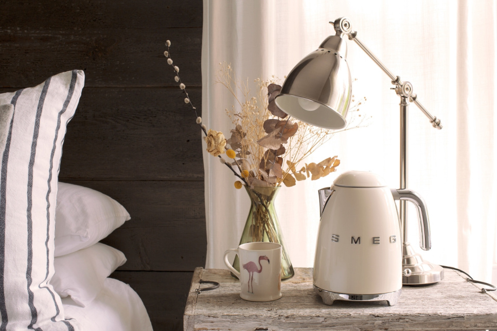 Vannkoker, 1,7 L, kremfarget - Smeg