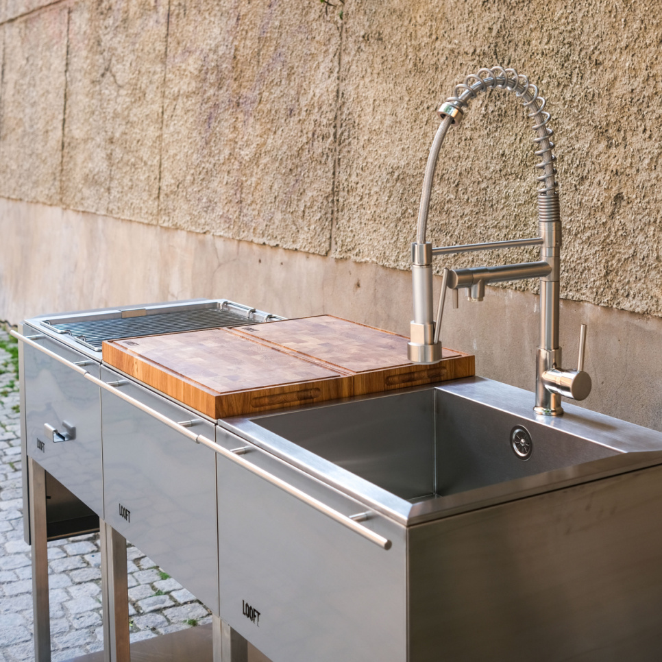 Utekjøkken, komplett med kullgrill, arbeidsbenk og vask – Looft