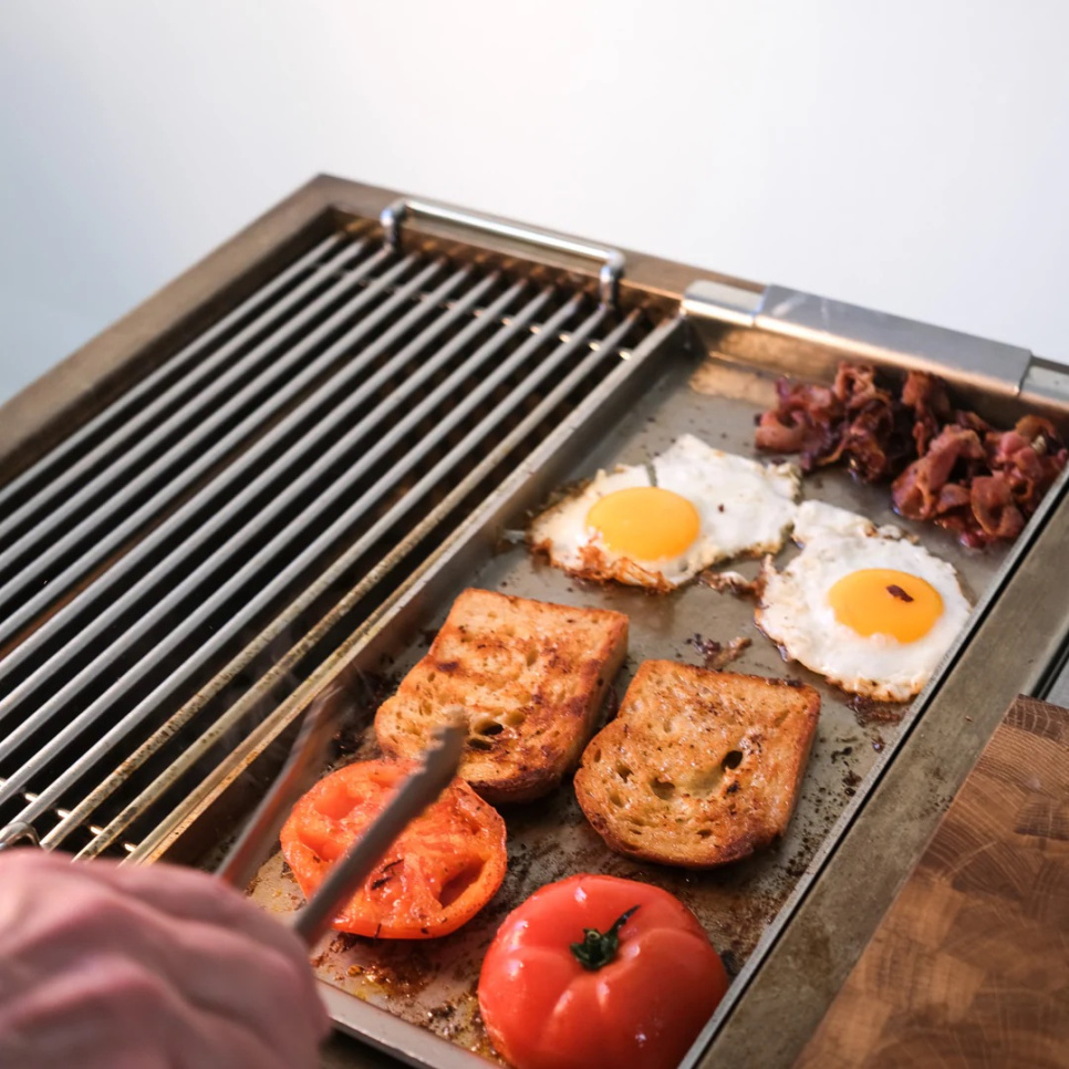 Utekjøkken, komplett med kullgrill, arbeidsbenk og vask – Looft