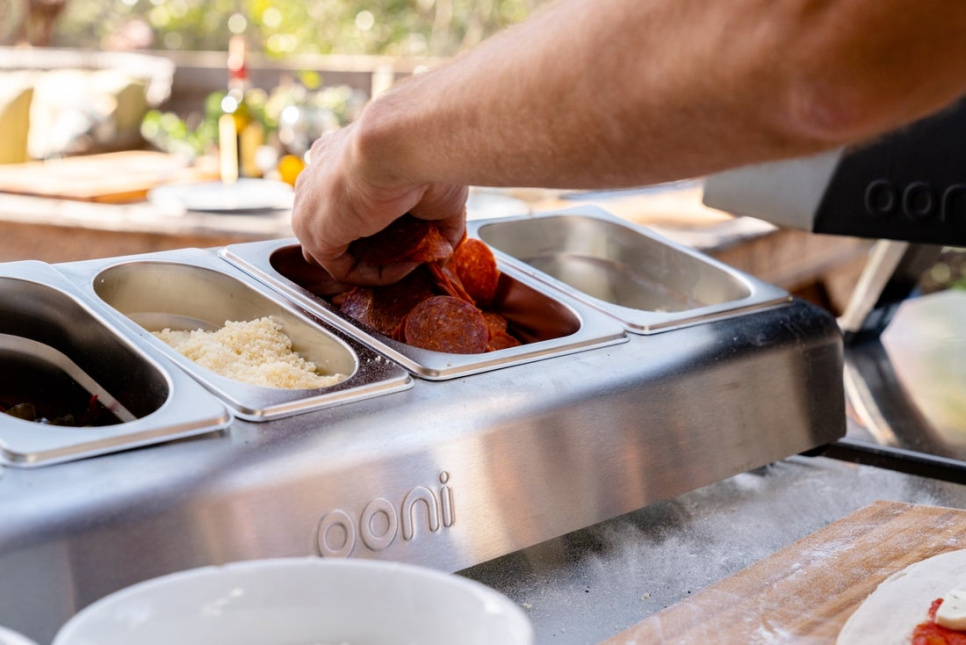 Toppingstasjon med kantiner - Ooni Toppingstasjon med kantiner - Ooni