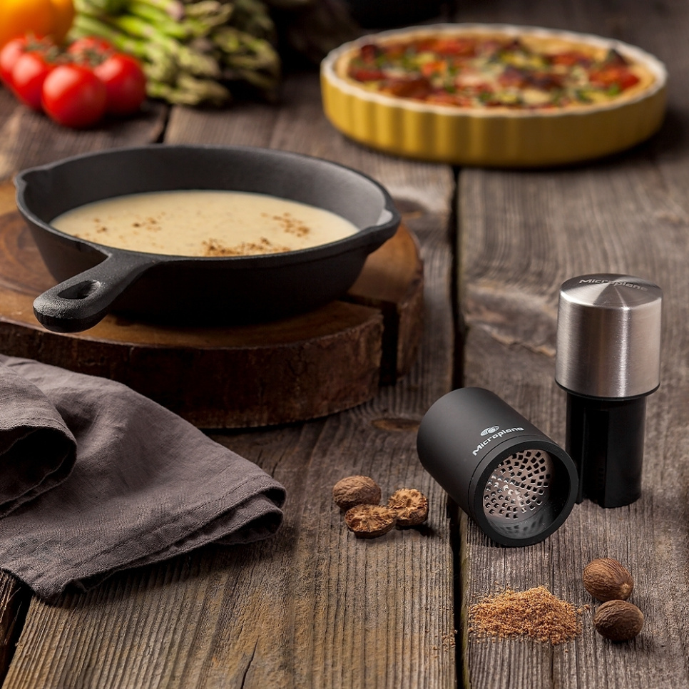 Krydderkvern med oppbevaring, 2in1 - Microplane Krydderkvern med oppbevaring, 2in1 - Microplane