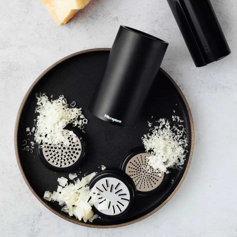 Universalkvern/universalmakuleringsmaskin med tre funksjoner - Microplane Universalkvern/universalmakuleringsmaskin med tre funksjoner - Microplane