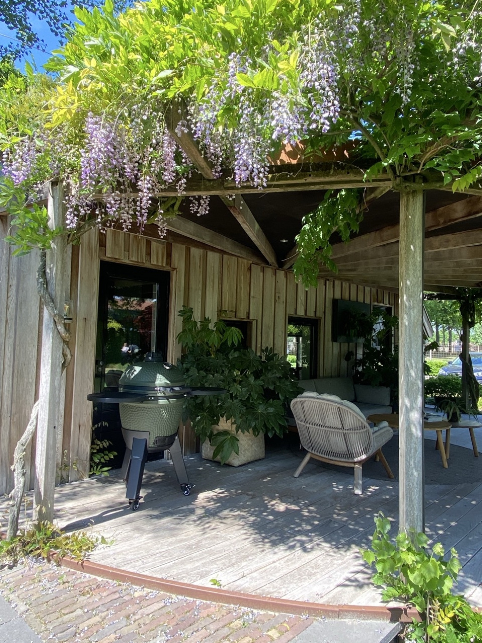 Kamado-grill inkludert benbrakett, svarte ben med hjul og sidebord - Moddern