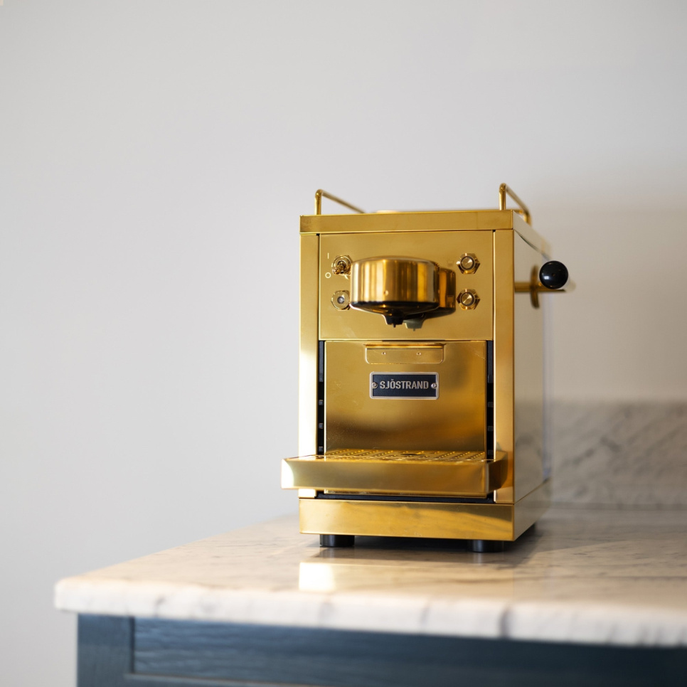 Kapselmaskin, Den originale espressokapselmaskinen, messing - Sjöstrand Kapselmaskin, Den originale espressokapselmaskinen, messing - Sjöstrand