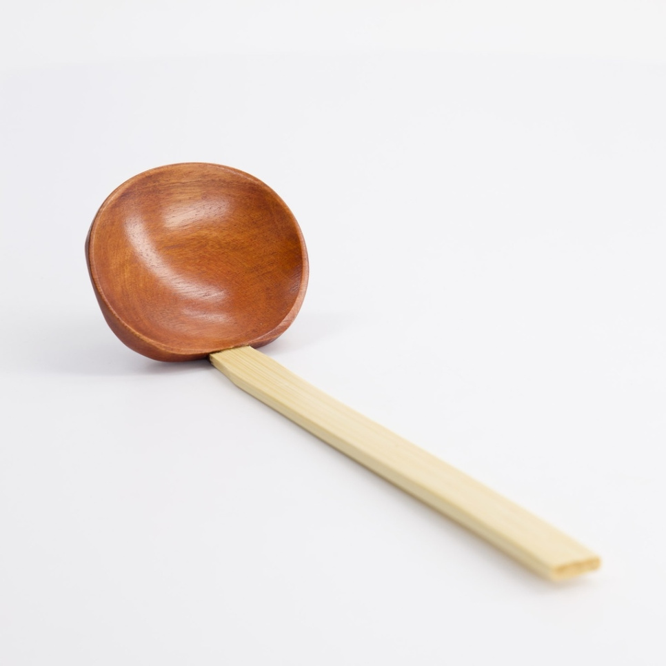 Skje med ramme av bambus