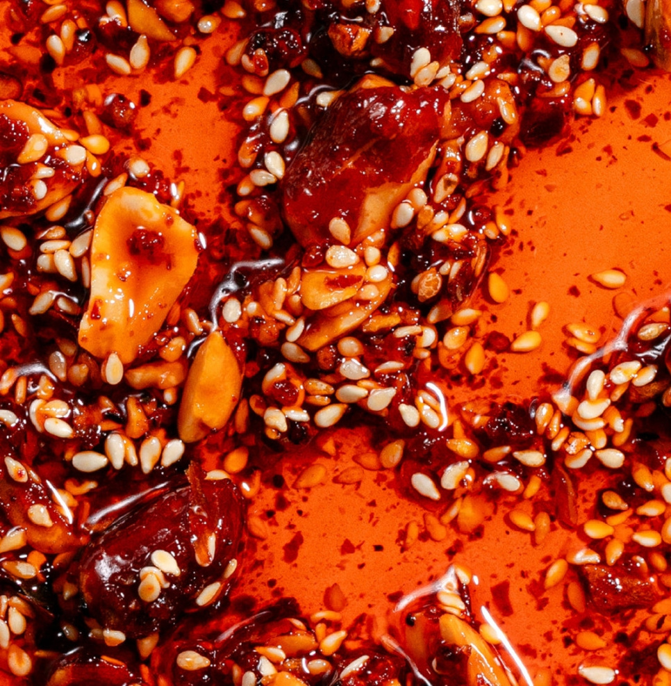 Extra Hot Peanut Rãyu, sprø chili-olje med peanøtter og sesam, 240 g - White Mausu