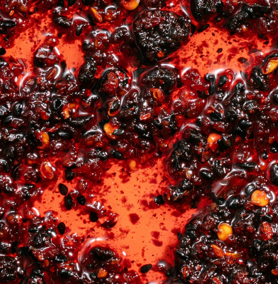 Black Bean Rãyu, sprø chiliolje med svarte bønner og miso, 240 g - White Mausu