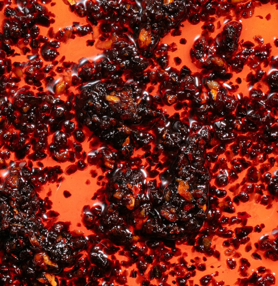 Smoky Chili Oil, røykfylt chiliolje 240 g - White Mausu