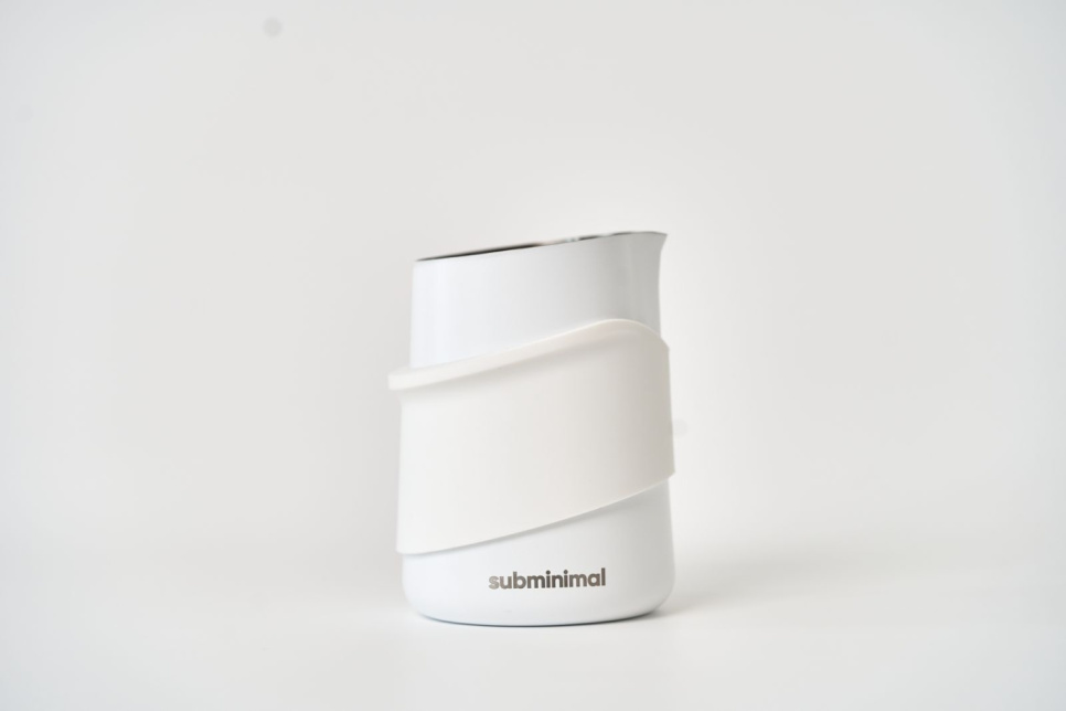Subminimal FlowTip melkekanne uten håndtak, hvit i gruppen Te og kaffe / Kaffetilbehør / Annet tilbehør hos The Kitchen Lab (2307-35942)